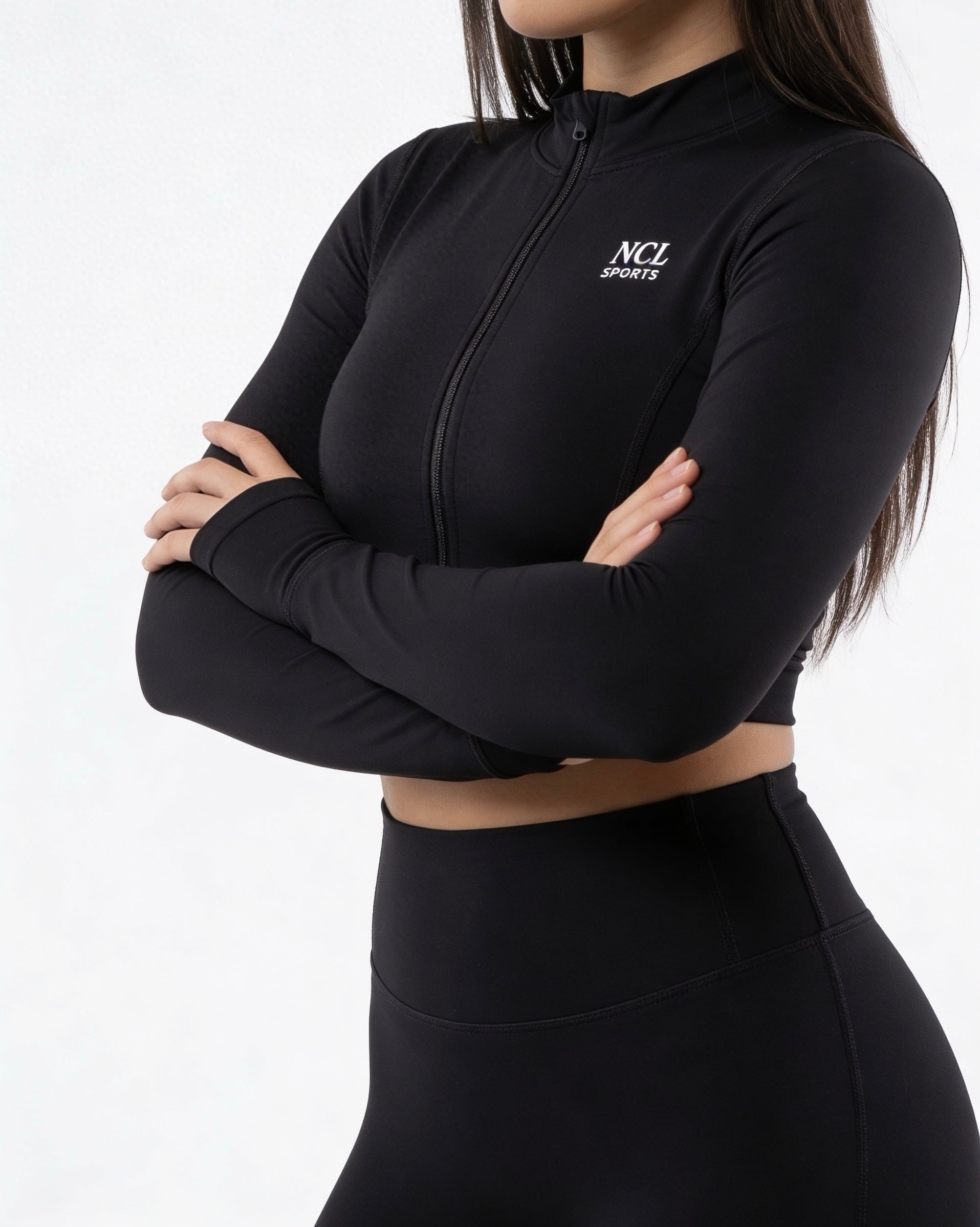 Kurze Gym-Jacke mit Reißverschluss und Daumenlöchern